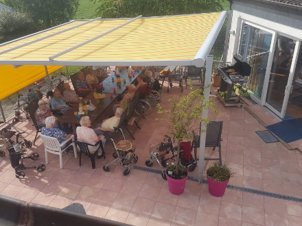 Ein Sommertag auf der Terrasse